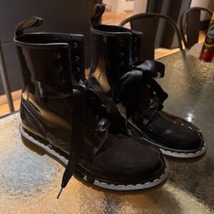Dr. Martens 1460W Black patent leather high shine glossy ankle boots size 42